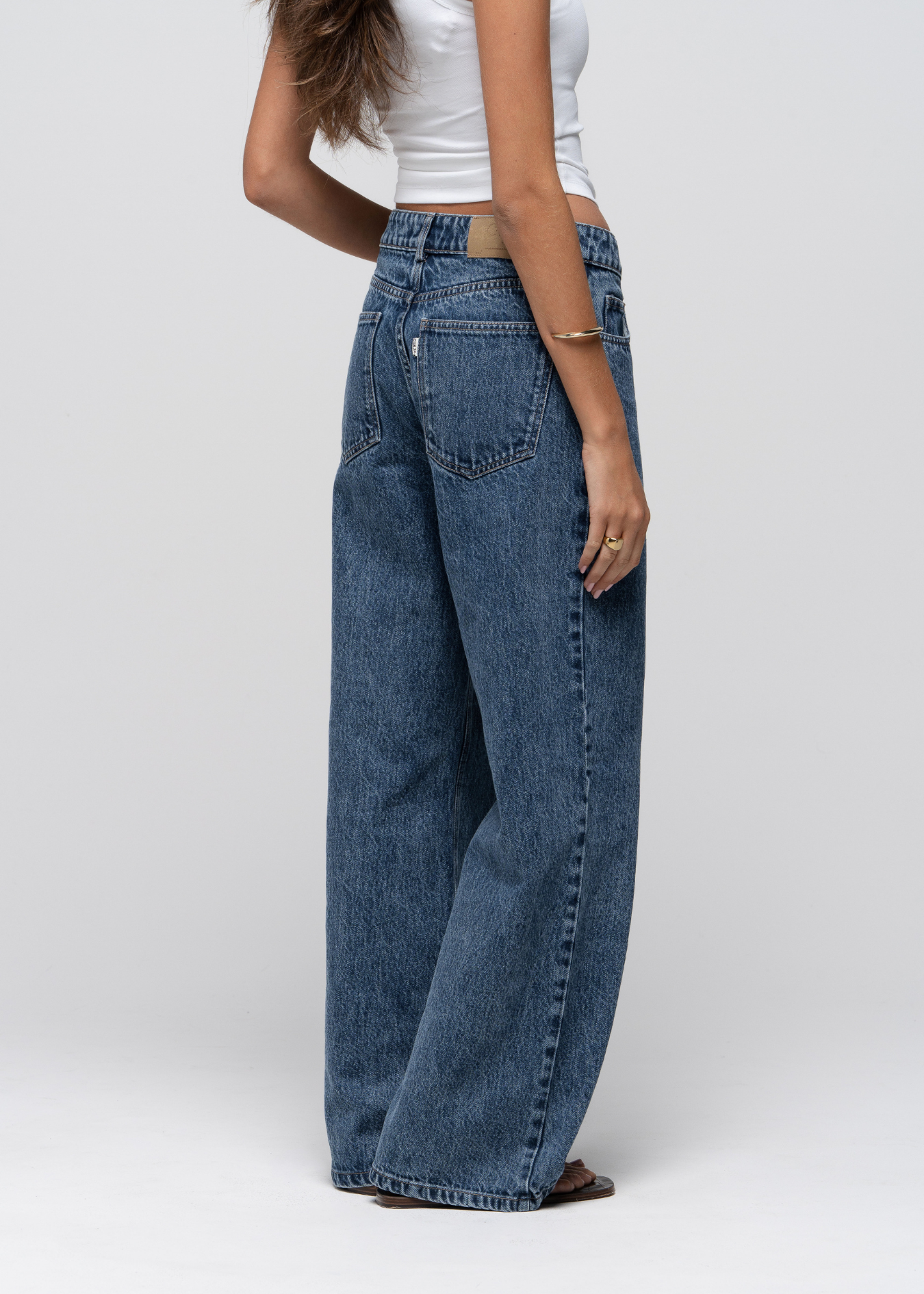 Mia Mid-Waist Wide Leg Jeans - Medium Blue