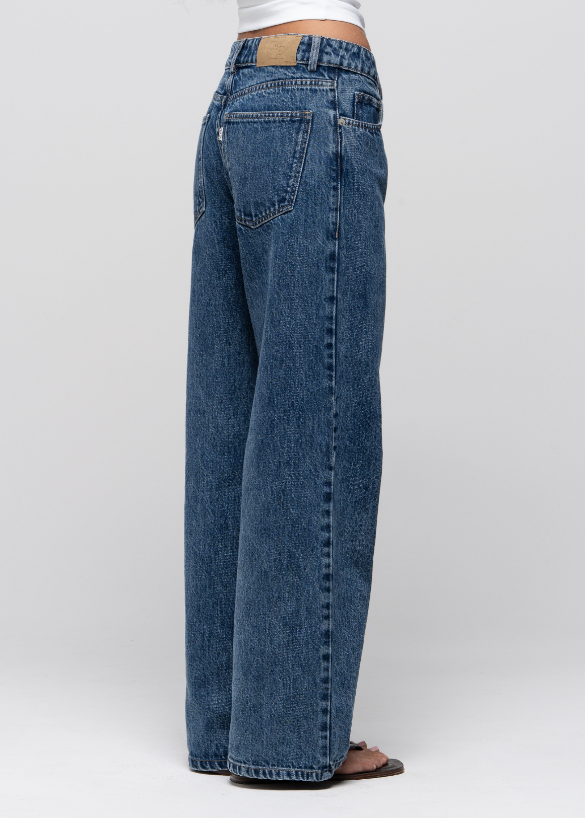 Mia Mid-Waist Wide Leg Jeans - Medium Blue