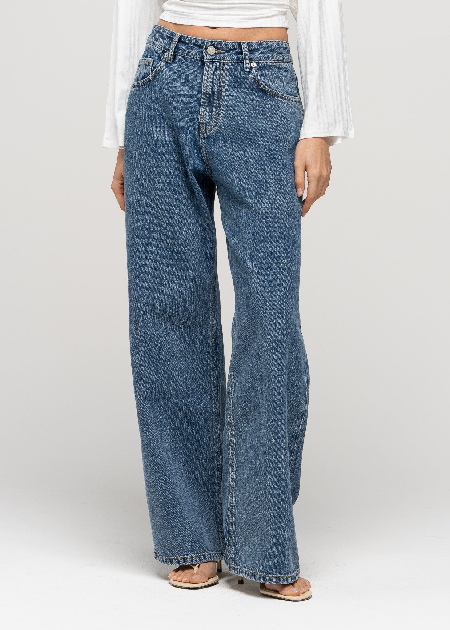 Mia Mid-Waist Wide Leg Jeans - Medium Blue
