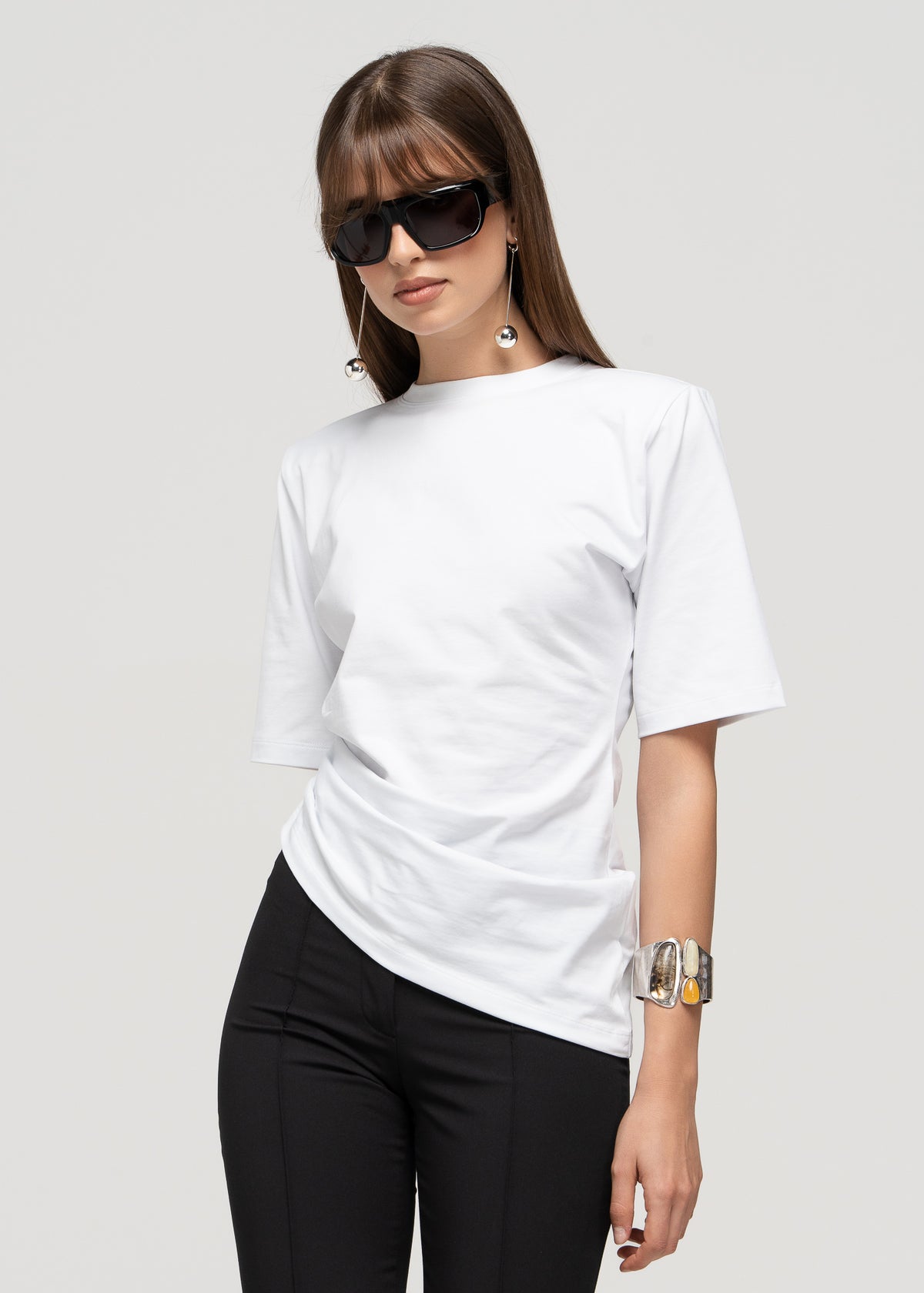 Nádia Asymmetric Shoulder Pad T-Shirt