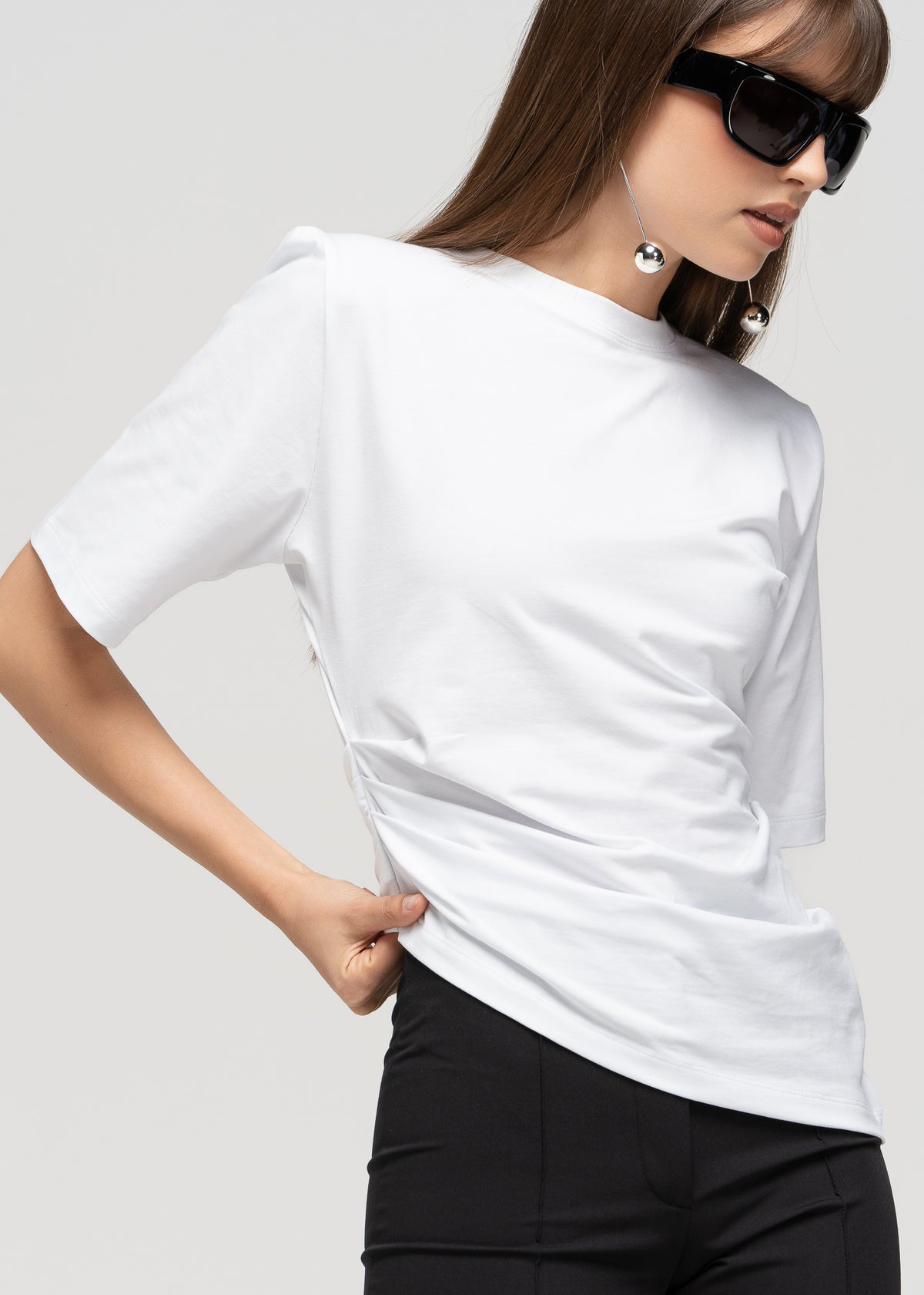 Nádia Asymmetric Shoulder Pad T-Shirt