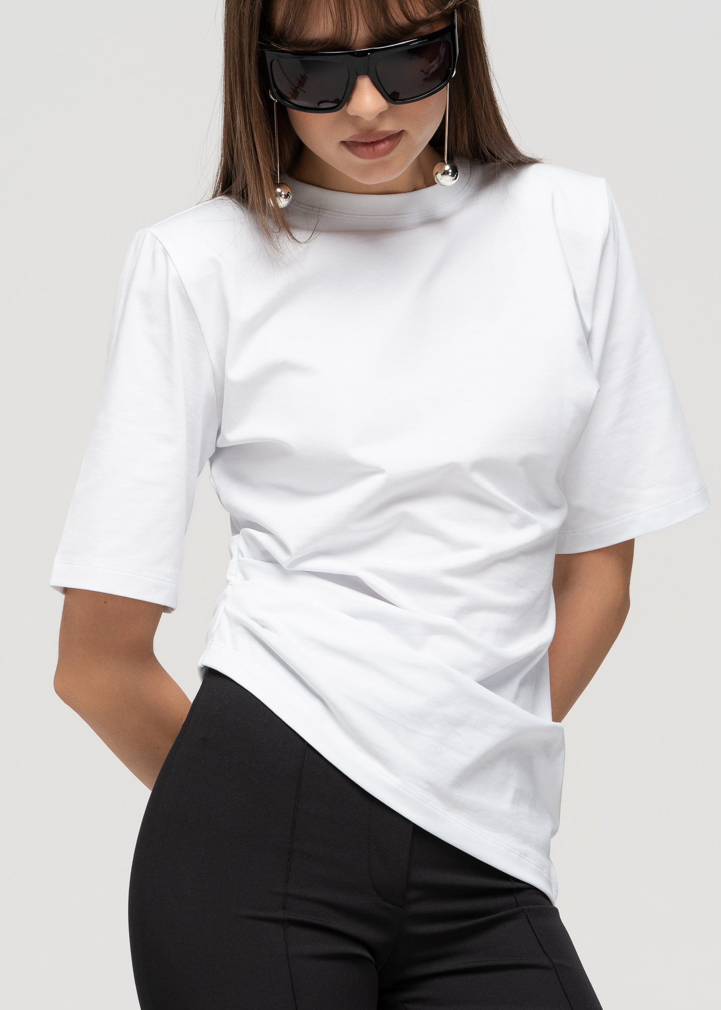Nádia Asymmetric Shoulder Pad T-Shirt