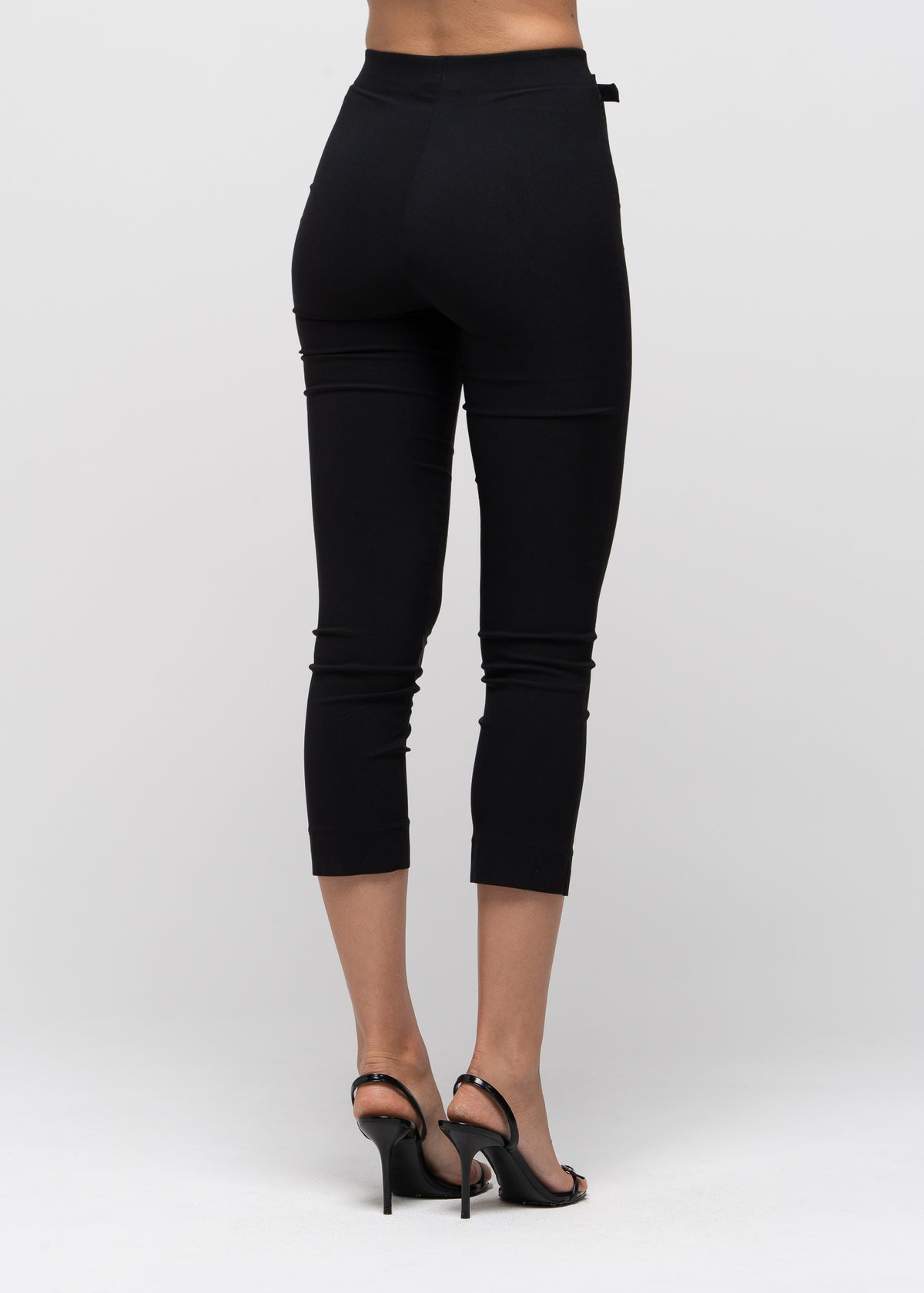 Sienna Belted 3/4 Capri Pants