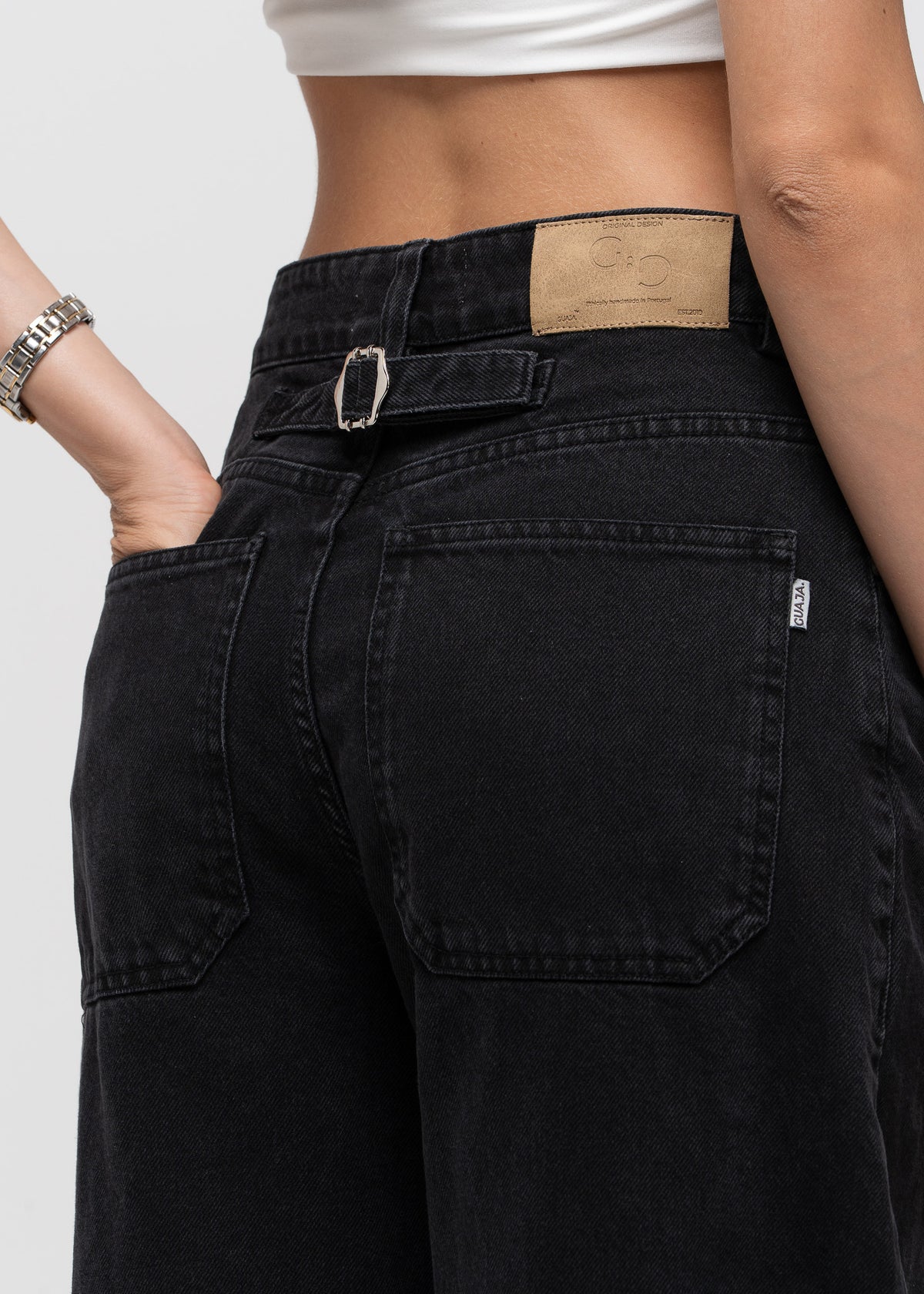 Ava Mid-Waist Barrel Jeans - Black