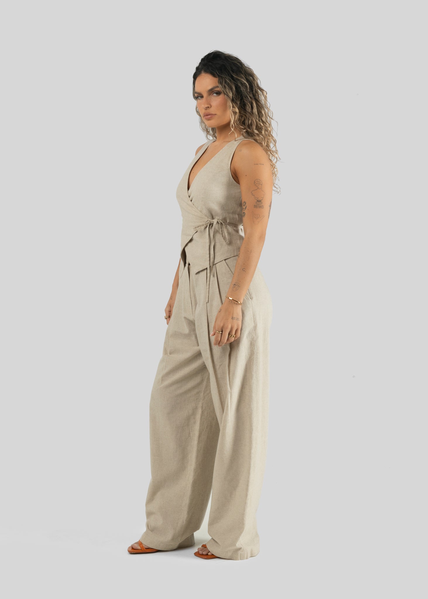 Chloe Linen Barrel Leg Tailored Trousers - Beige