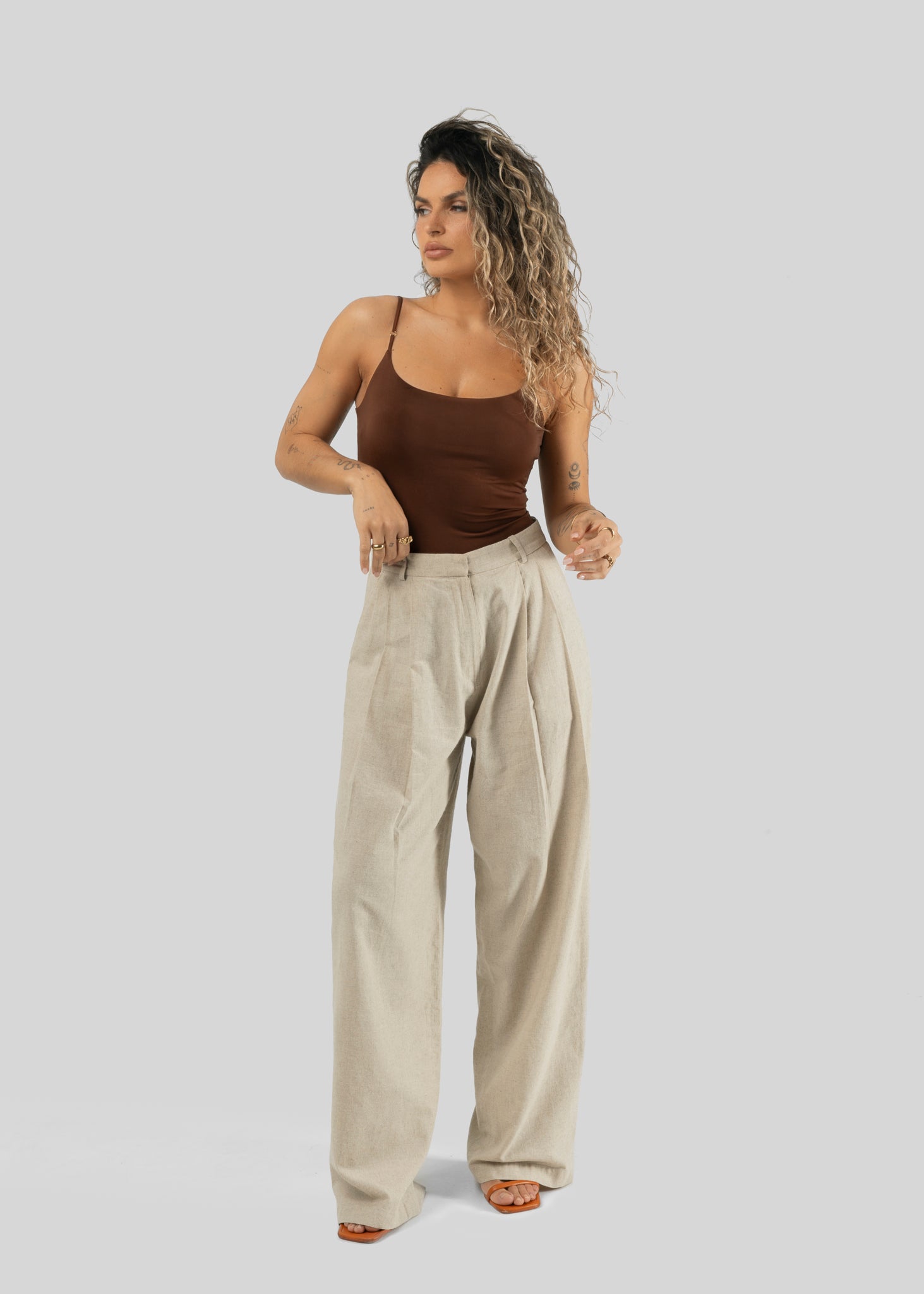 Chloe Linen Barrel Leg Tailored Trousers - Beige