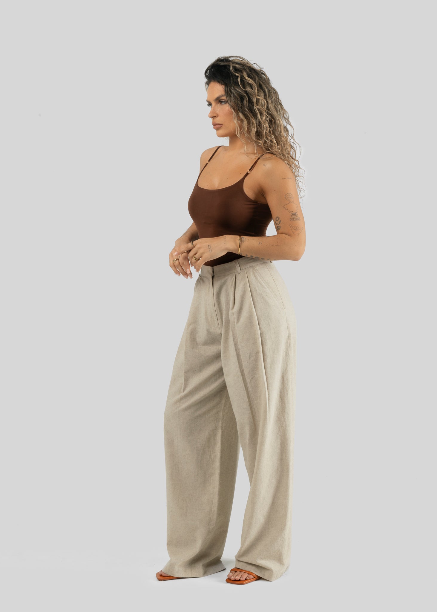 Chloe Linen Barrel Leg Tailored Trousers - Beige