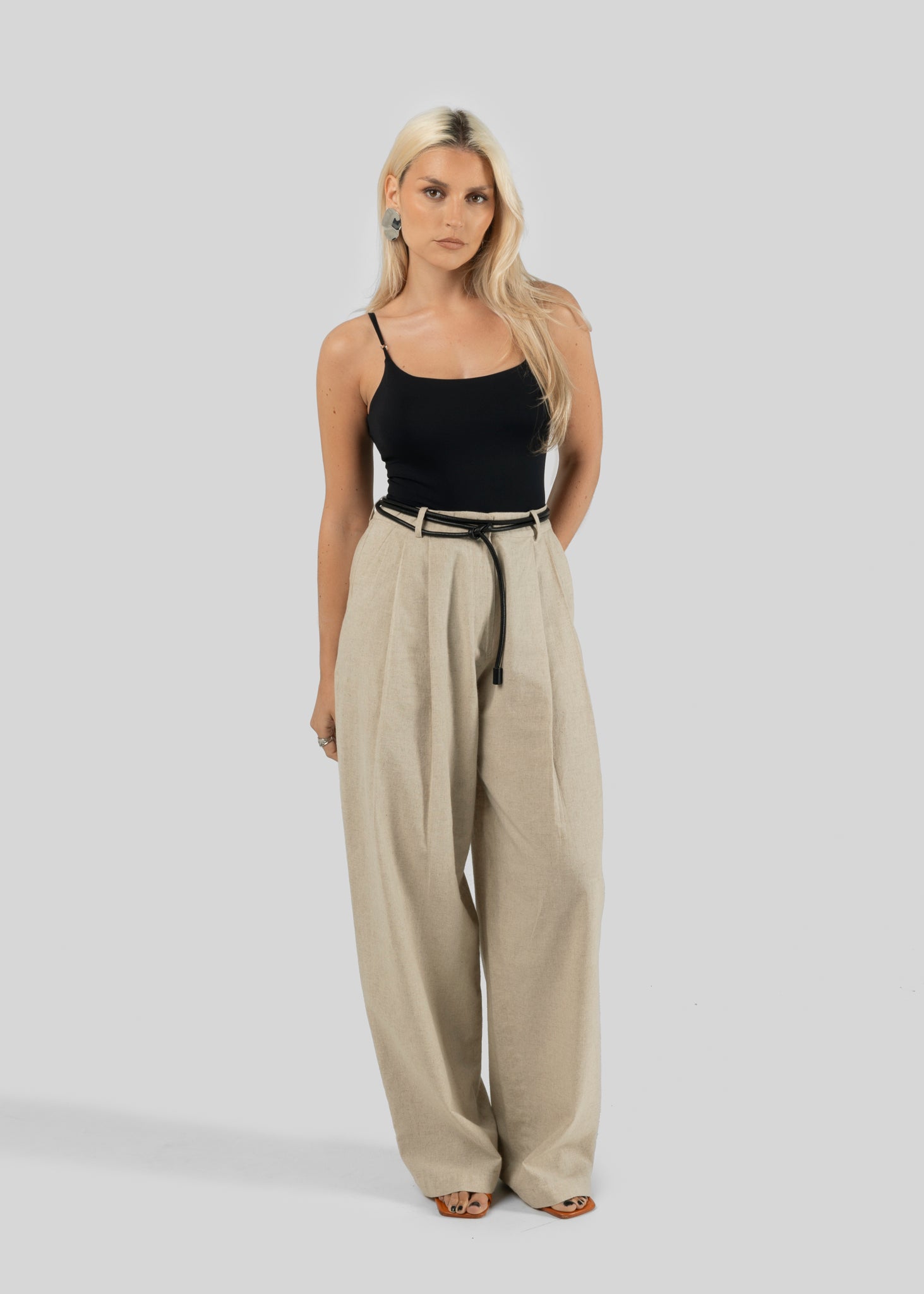 Chloe Linen Barrel Leg Tailored Trousers - Beige