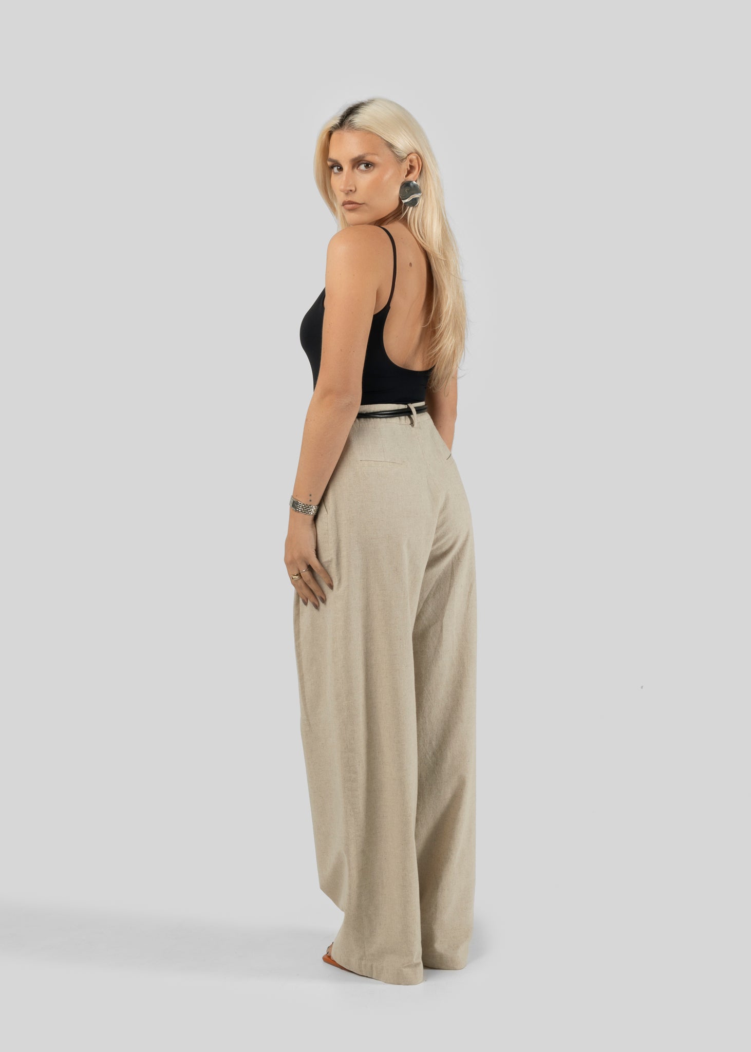 Chloe Linen Barrel Leg Tailored Trousers - Beige