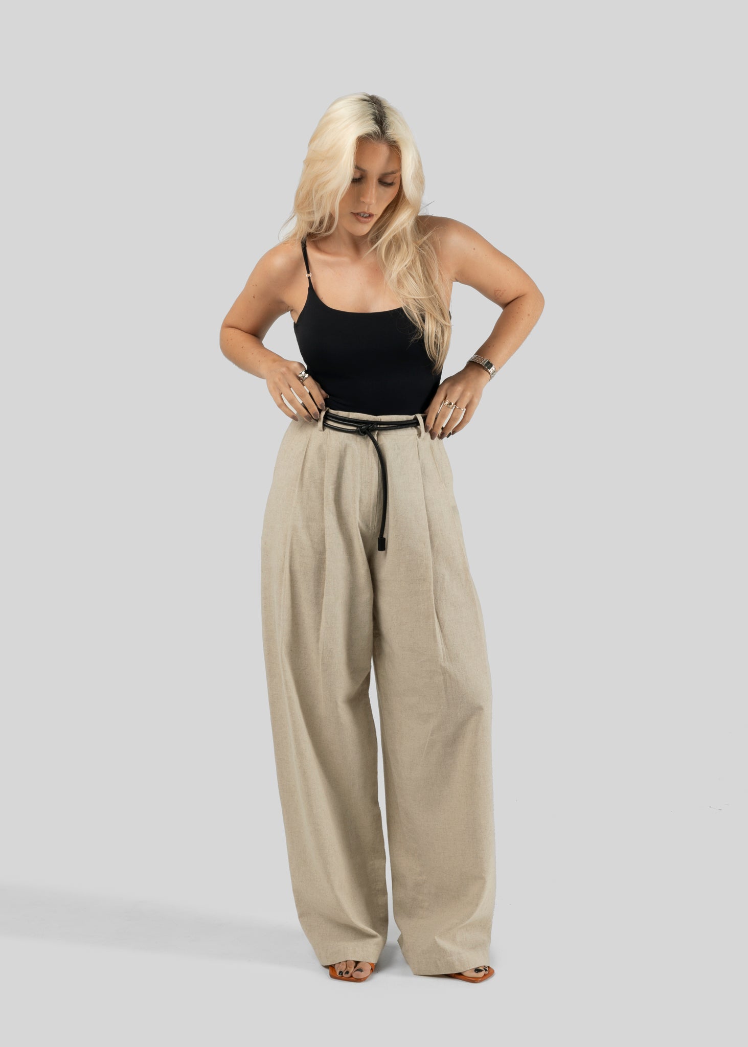 Chloe Linen Barrel Leg Tailored Trousers - Beige