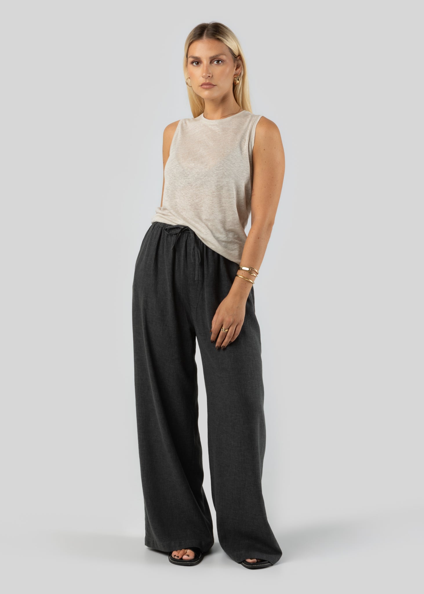 Sleeveless Linen T-shirt - Beige