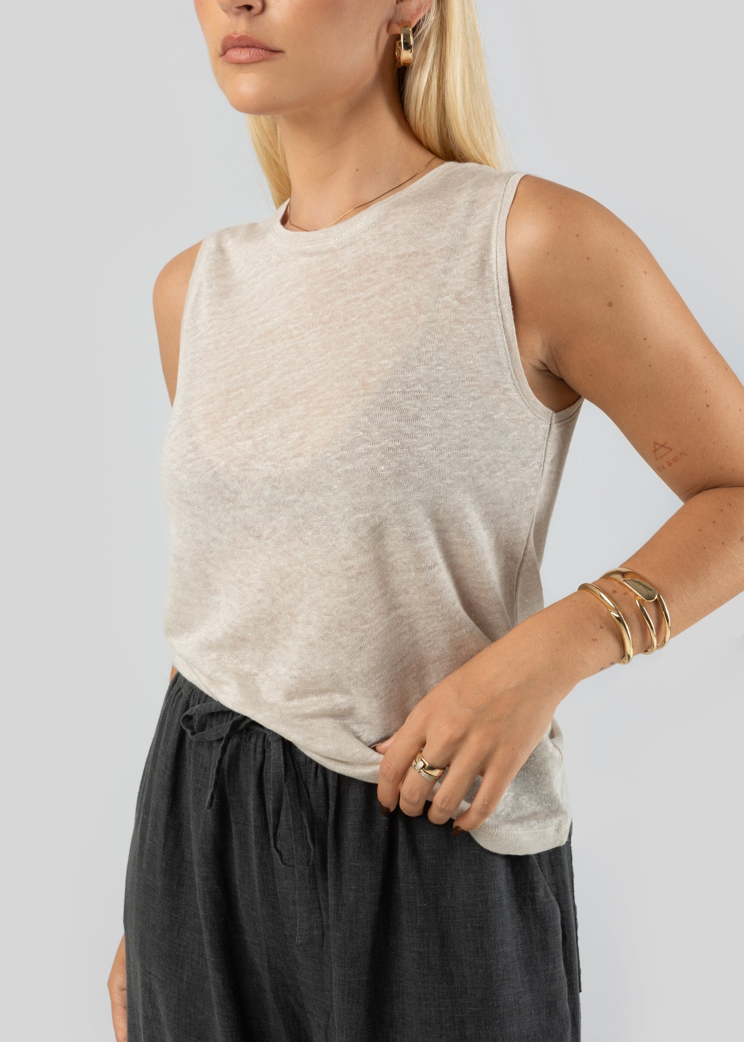 Sleeveless Linen T-shirt - Beige